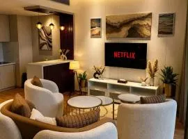 Luxury Skyhigh Studio with infinity pool M3M Myden