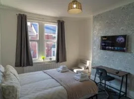 Family & Contractor Stay Sleeps 6 Free Parking
