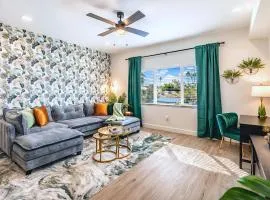 Emerald Palm- Luxury 3BR- Pool, King Beds, Spacious, Quiet, Garage, Close to Airport and OldTown