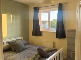 Homely Stay With Free parking! Comfortable Feel!