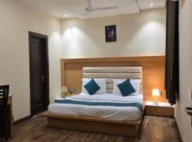 my divine hotel