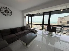 Luxury apartment with sea view