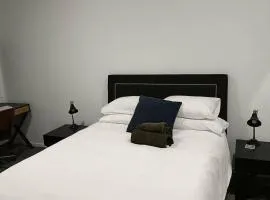 Guest Bedroom near airport and CBD access