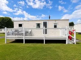 Gorgeous Caravan With Decking In Breydon Water Holiday Park, Ref 10081B