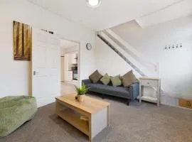 Cosy 2BR Apartment Sleeps 4 by Stay With Us