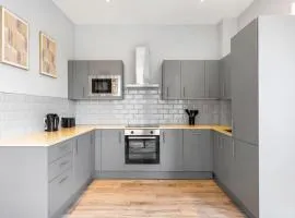 Coulsdon Retreat - 2 BR - Sleeps 4 - Balcony