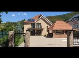 Casa Larisa