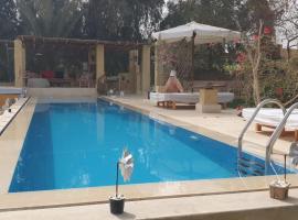 Ohana retreat guest house, hotel u gradu Tunis
