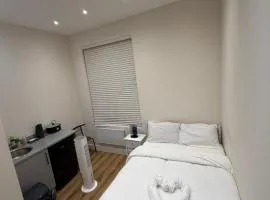 Studio Flat Acton Town