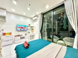 Stunning Lake View Studio with Beautiful Sunrise Every Morning