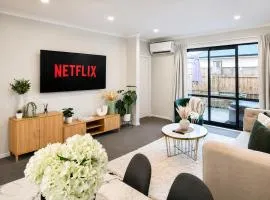 Family Retreat Close to The Base & Expressway