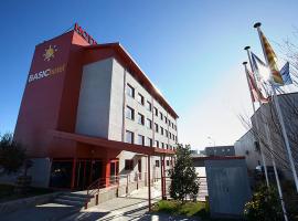 Hotel Basic, hotel in Vilafranca del Penedès