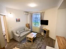 Comfortable 2BR Garden Apt with AC & Free Parking