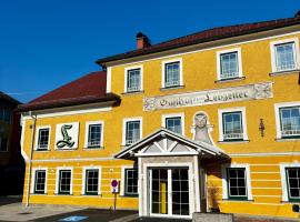 Hotel Lebzelter Straßwalchen, Familien und Business Aufenthalt, Seengebiet, Erlebnispark, מלון בסטראסוואלכן