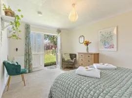 A convenient 2 bed annexe - dog friendly with parking