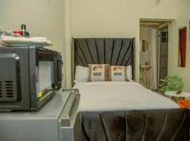 Tiny haven Studio with free WI-FI and Parking