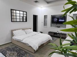 غرفه راقيه مع حمام خاص, hotel u gradu Salala