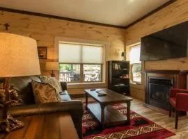 Love Shack Cozy, Affordable Cabin in Downtown Bryson City