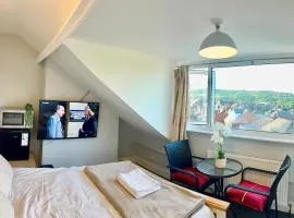 Ensuite Near Hillsborough Stadium Peak District Fast WiFi and Free Parking
