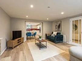 Elegant 3BDR Basement flat in Hawick - Sleeps 5 - Free parking