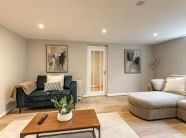 Elegant 3BDR Basement flat in Hawick - Sleeps 5 - Free parking