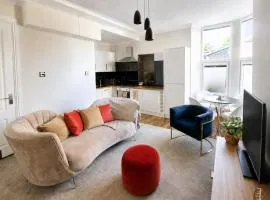 Modern 2BDR in Glasgow - Sleeps 4 - Parking