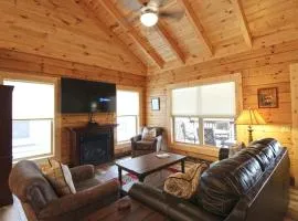 Moose Tracks Downtown Veranda Level Cabin with Hot Tub