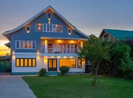 Blume House - 4 BHK Holiday Home with Kitchen & Garden