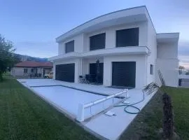 Chambre le grand champ , piscine et jacuzzi partagées