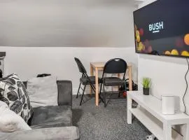 Cosy, Charming 2-Bedroom Oasis in Illekeston