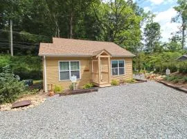Shady Getaway Beautiful Modern near the Heart of Bryson City
