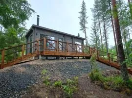 Villa Salme lemmikkiystävällinen mökki Taivalkoskella Jokijärven rannalla
