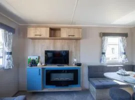 Brand New 8 berth Lakeside Holiday Home Tattershall Lake, Perfect for Families , Groups, Friends