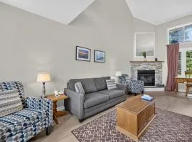 Four Season Family Retreat with Pool Access