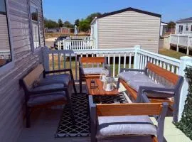 Brand New 8 berth Lakeside Holiday Home Tattershall Lake, 3 Bedrooms , Perfect for Families , Groups, Friends