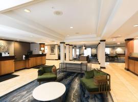 Fairfield Inn & Suites by Marriott Milwaukee Airport, hotelli kohteessa Oak Creek