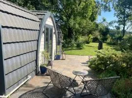 Raiders Rest Cabin - Farm Stay - Dark Skies - Galloway - Near pub and village shop
