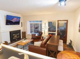 Mt Baker Den, Sleeps 4, hotel u gradu Glacier