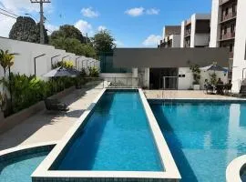 3 quartos para até 8 pessoas com ar condicionado a 7 minutos da praia