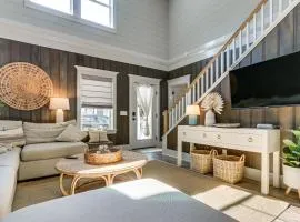 Walk to Old Town Bluffton! Family Home w/ Balcony