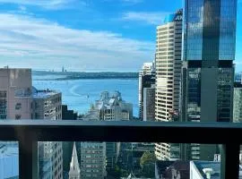 Top Floor Sky Tower & Harbour View 2BR Apartment