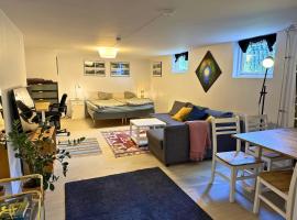 Newly renovated apartment - Strängnäs, Ekorrvägen, hotel sa Strängnäs