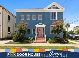 Historic chic and modern home blocks from the famous Strand