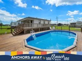 Cute beach house with large deck and fire pit, close to the beach