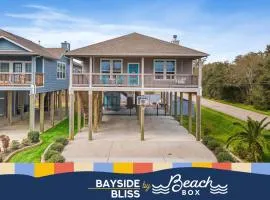 Perfect Seabrook retreat just minutes from the bay with fire pit and Cowyboy soaking pool