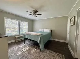 Sleeps 6 - Waterfront Home - 8 Min to Parris Island and Downtown Beaufort