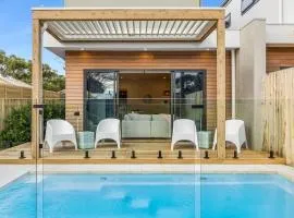 Carr Street Pool House Barwon Heads, Sleeps 10, Elevator, Heated Pool, 5 bedroom, 3 bathroom