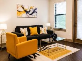Luxury Midtown 1BR with Private Balcony and Rooftop Pool