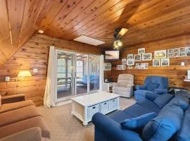 Chalet #50 Near Courts & Family Resort Fun