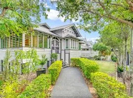Historic Character-filled Jade Cottage